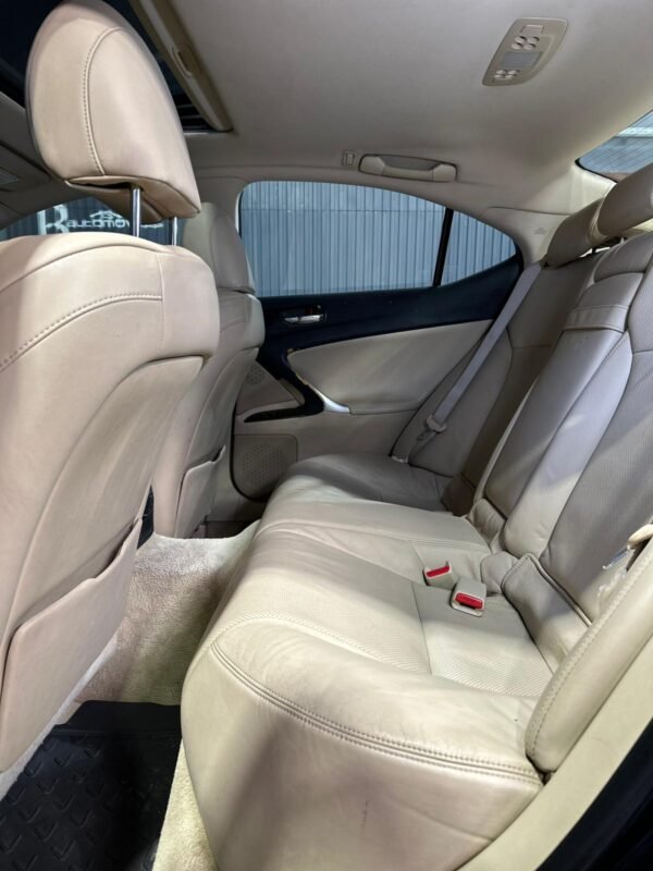 LEXUS IS 220D - Imagen 8