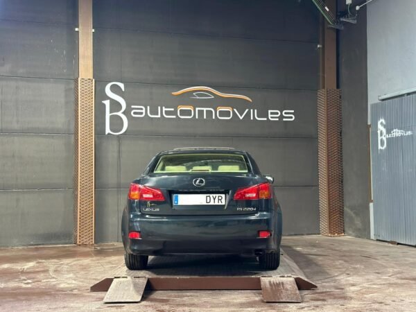 LEXUS IS 220D - Imagen 4