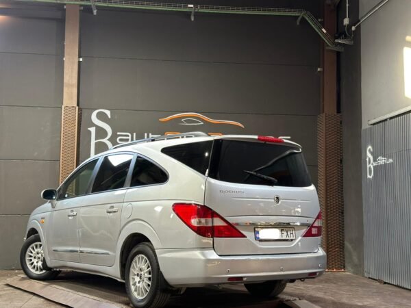 SSANG YONG RODIUS 2.7 D 165 CV AUT 7 PLAZAS 4X4 - Imagen 4