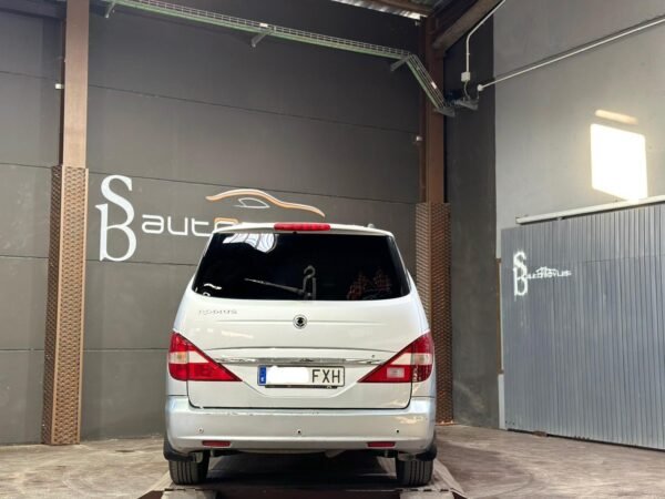 SSANG YONG RODIUS 2.7 D 165 CV AUT 7 PLAZAS 4X4 - Imagen 6