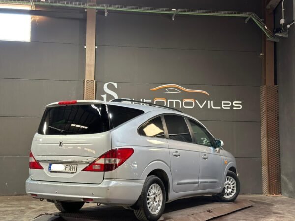 SSANG YONG RODIUS 2.7 D 165 CV AUT 7 PLAZAS 4X4 - Imagen 5