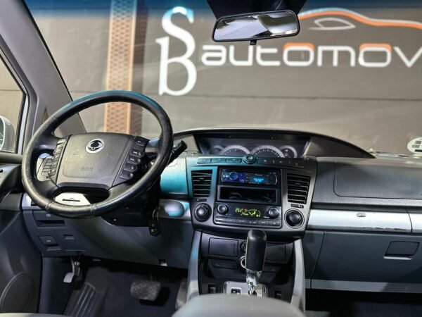 SSANG YONG RODIUS 2.7 D 165 CV AUT 7 PLAZAS 4X4 - Imagen 8