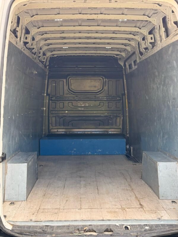 VOLKSWAGEN CRAFTER 2.0 TDI 140CV L3 H2 - Imagen 14