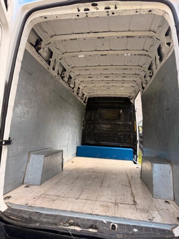 VOLKSWAGEN CRAFTER 2.0 TDI 140CV L3 H2 - Imagen 13