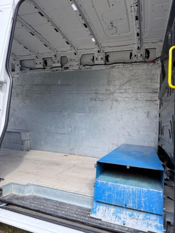VOLKSWAGEN CRAFTER 2.0 TDI 140CV L3 H2 - Imagen 12