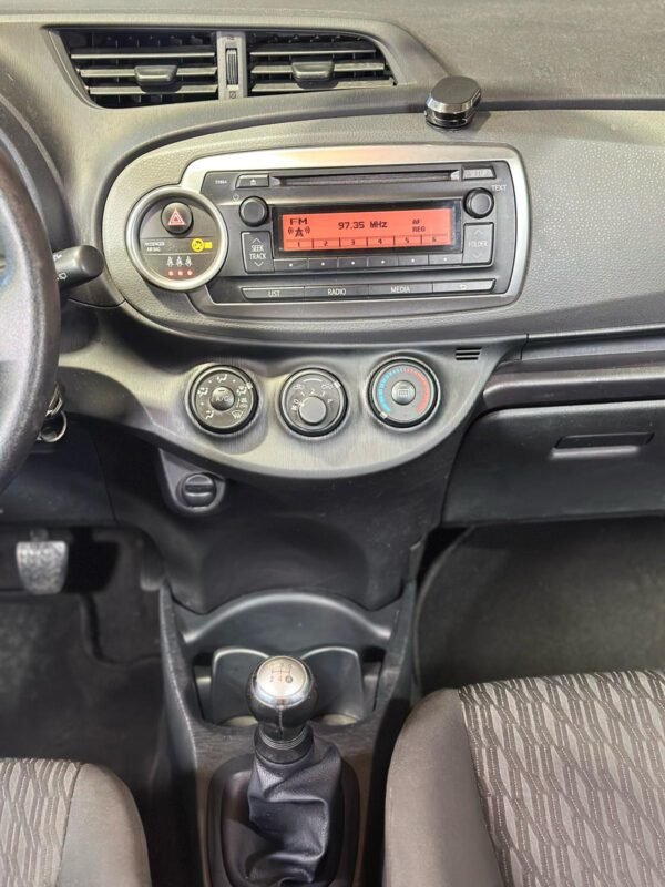 TOYOTA YARIS - Imagen 13