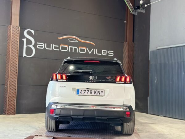 PEUGEOT 3008 1.2i 130cv Puretech acabado Active 2018 - Imagen 5
