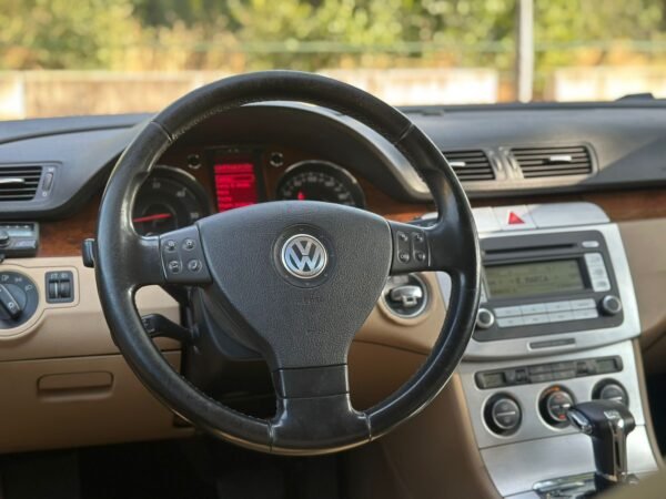 VOLKSWAGEN PASSAT VARIANT 2.0 TDI AUTOMÁTICO - Imagen 9