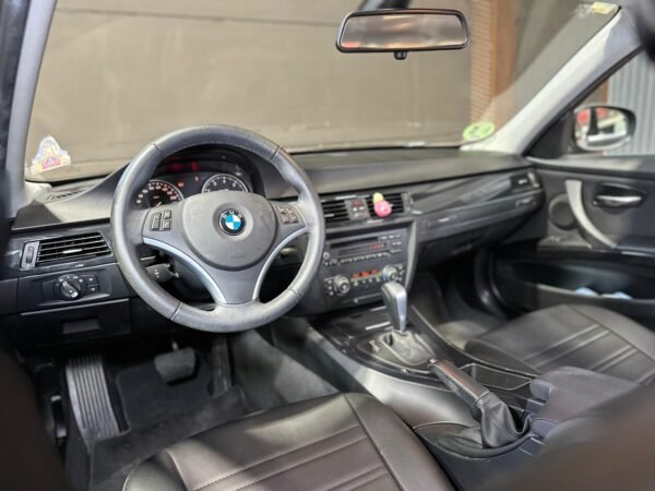 BMW 320 i AUT - Imagen 12