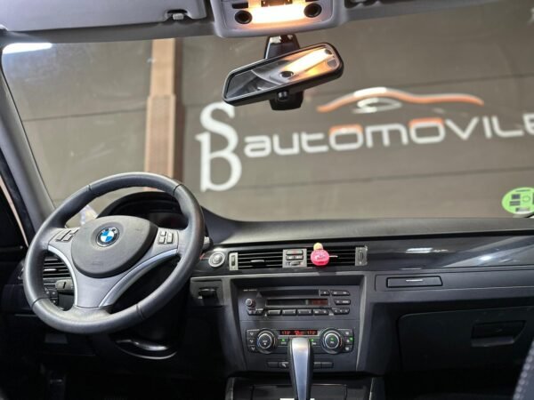 BMW 320 i AUT - Imagen 9