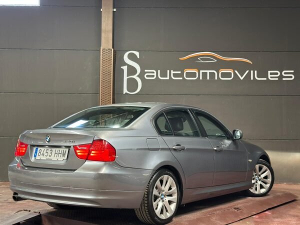BMW 320 i AUT - Imagen 6