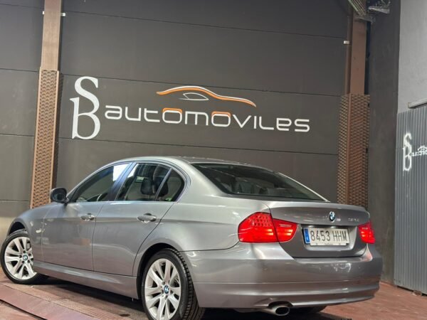 BMW 320 i AUT - Imagen 4