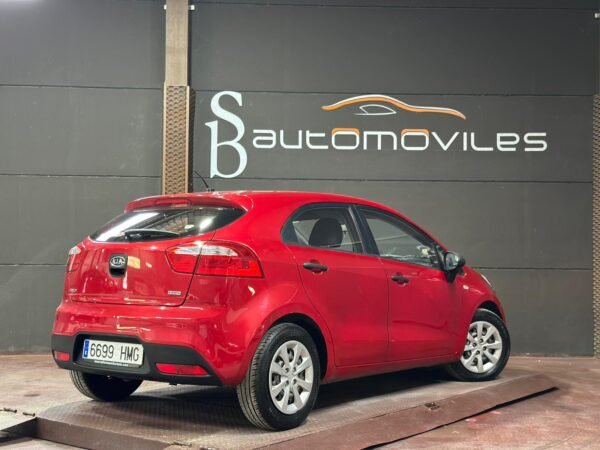 KIA RIO 1.1 CRDI  75CV - Imagen 4