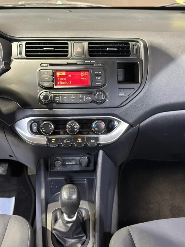 KIA RIO 1.1 CRDI  75CV - Imagen 9