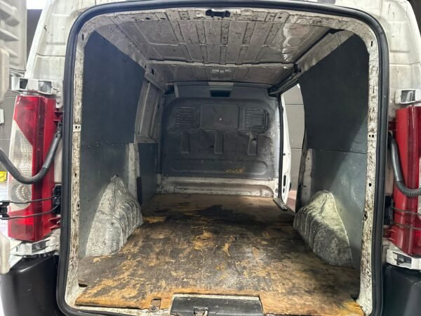 PEUGEOT EXPERT L2H1 2.0 HDI 136CV - Imagen 11