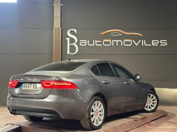 JAGUAR XE 2.0 D - Imagen 8