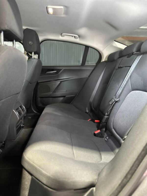 JAGUAR XE 2.0 D - Imagen 11
