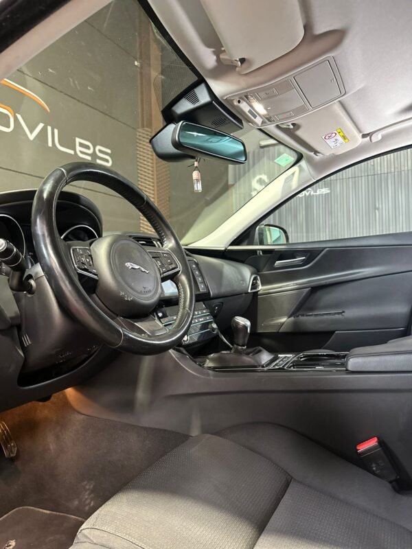 JAGUAR XE 2.0 D - Imagen 5
