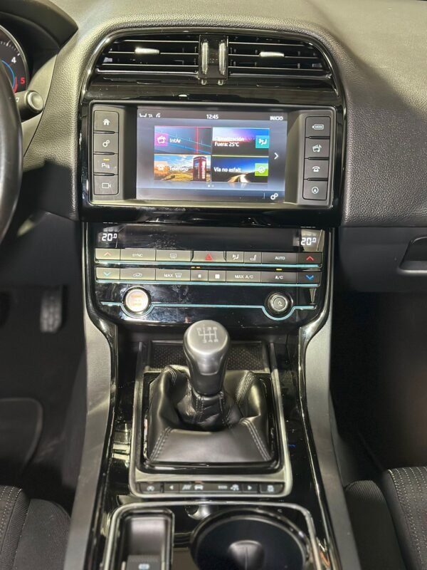 JAGUAR XE 2.0 D - Imagen 14