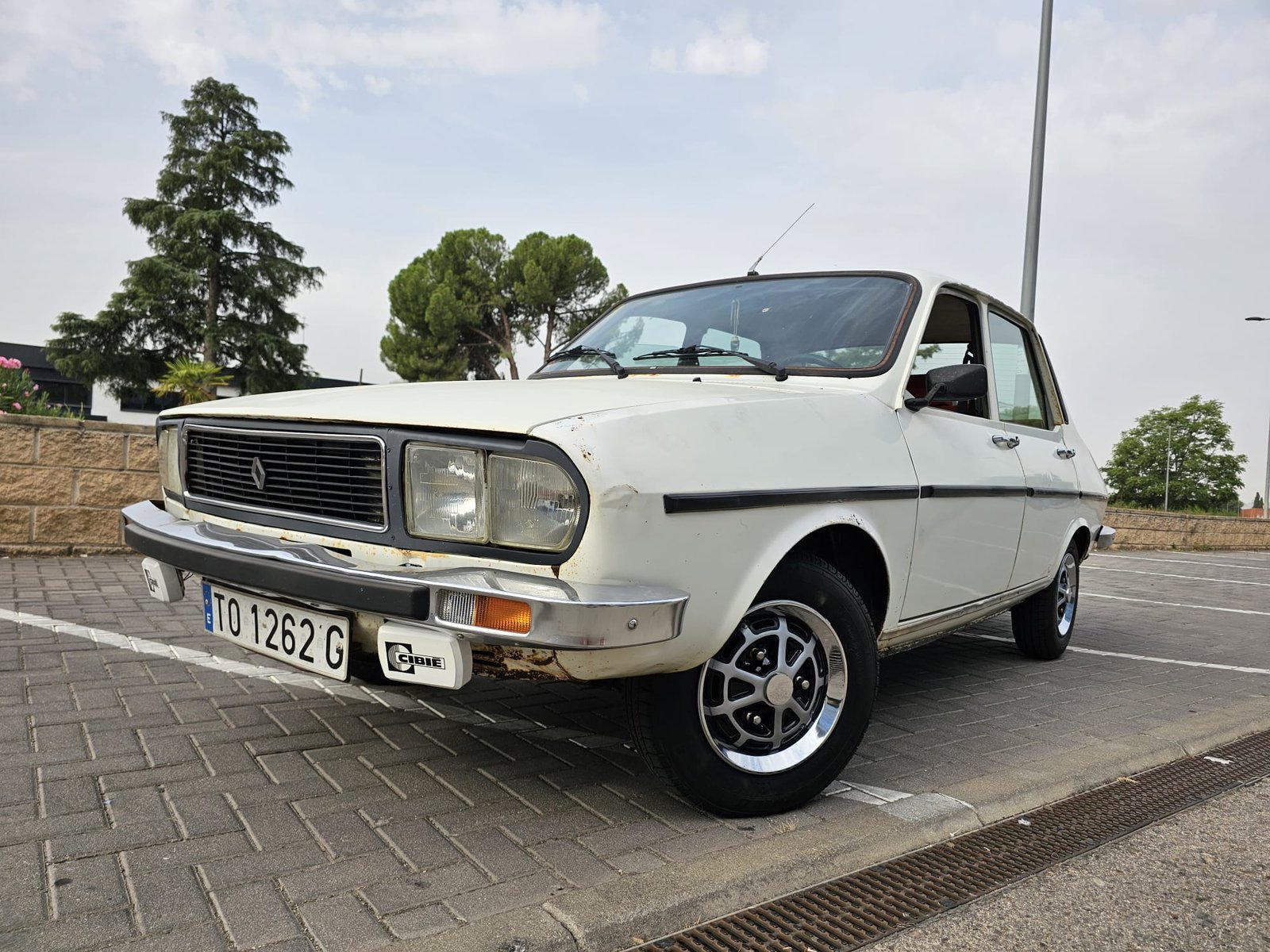 RENAULT 12